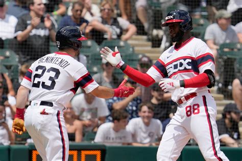 Red Sox fall to Andrew Benintendi’s White Sox in series finale